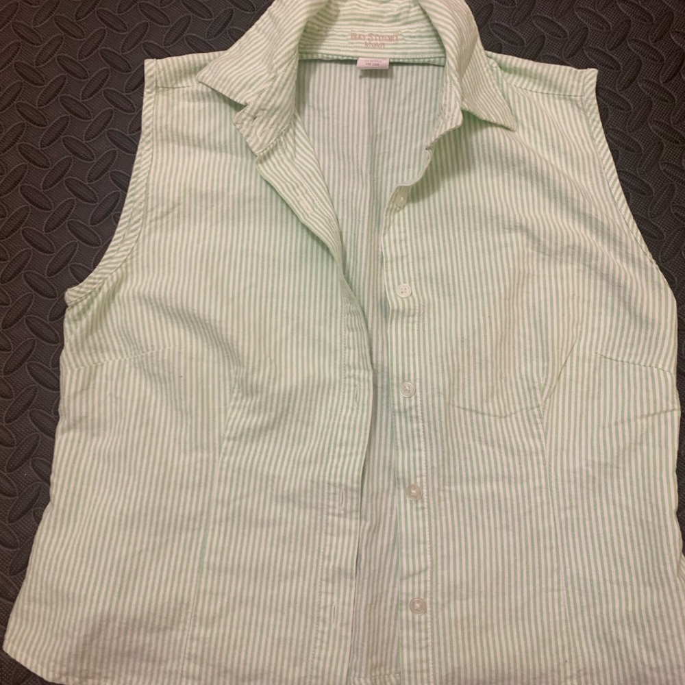 Sleeveless button up